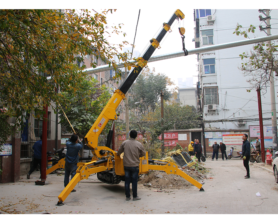 KB3.0 spider crane helps to change old heat pipes between buildings